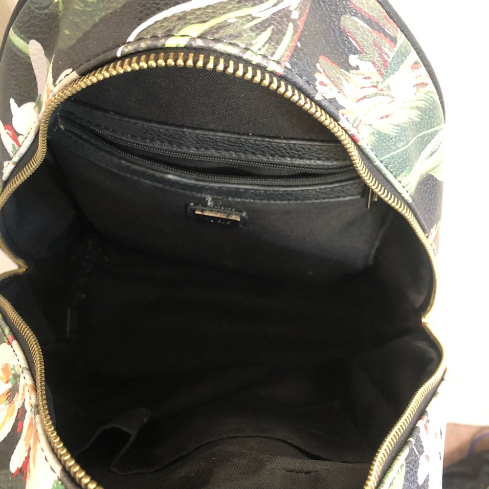 Medium-Sized Backpack - Picture 5 of 6